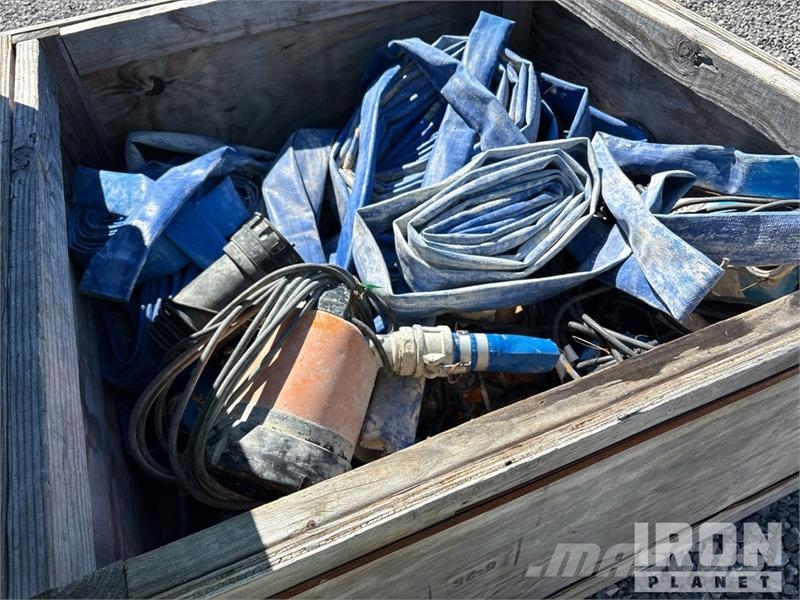 Quantity of Submersible Pumps & Hoses Vodne črpalke