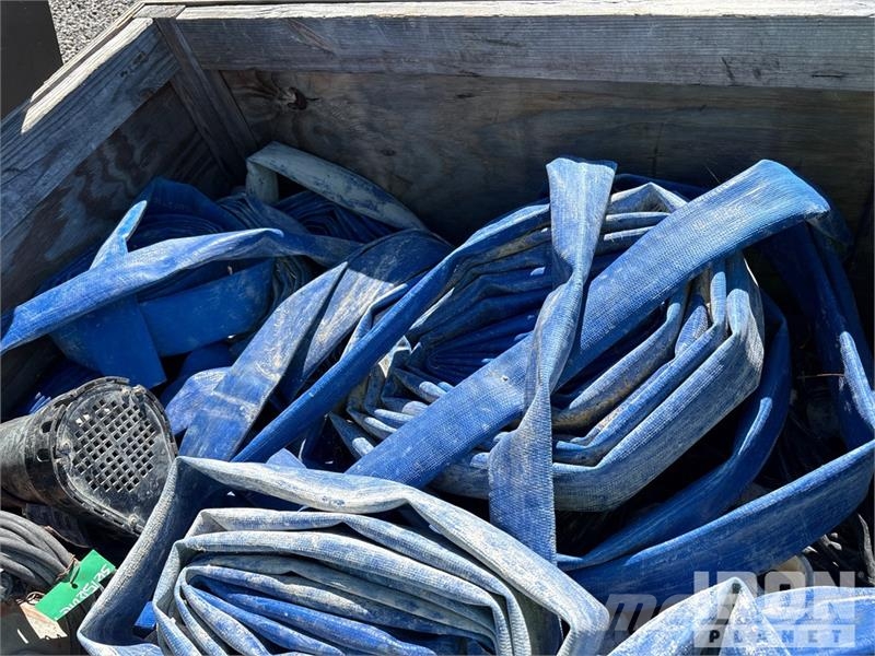 Quantity of Submersible Pumps & Hoses Vodne črpalke