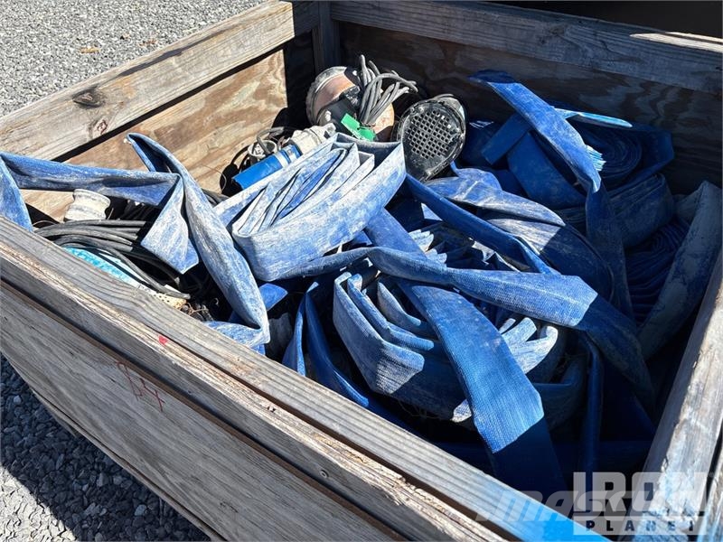 Quantity of Submersible Pumps & Hoses Vodne črpalke