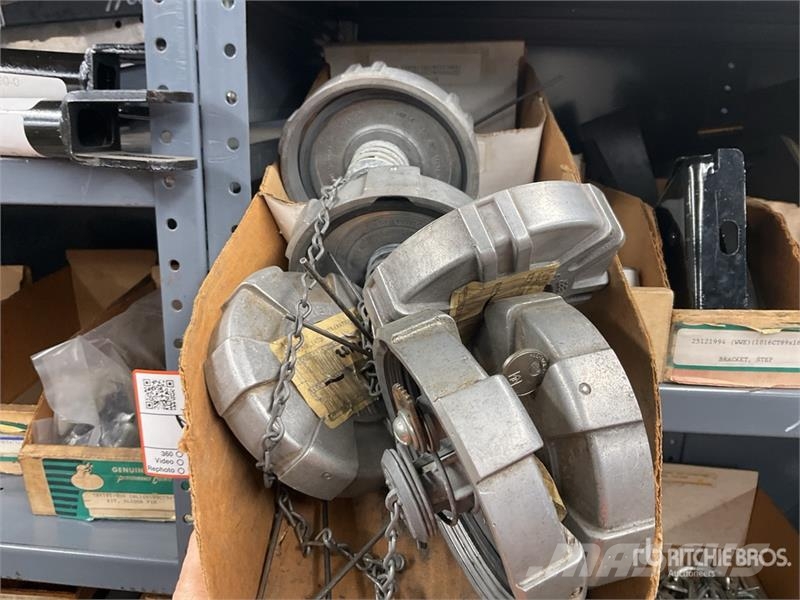 Quantity of Trailer Dolly Parts, Rollup Door Parts Andet tilbehør