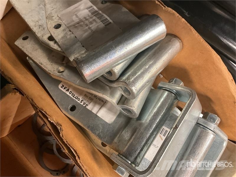 Quantity of Trailer Dolly Parts, Rollup Door Parts Andet tilbehør