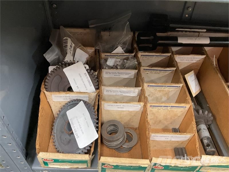 Quantity of Trailer Dolly Parts, Rollup Door Parts Andet tilbehør