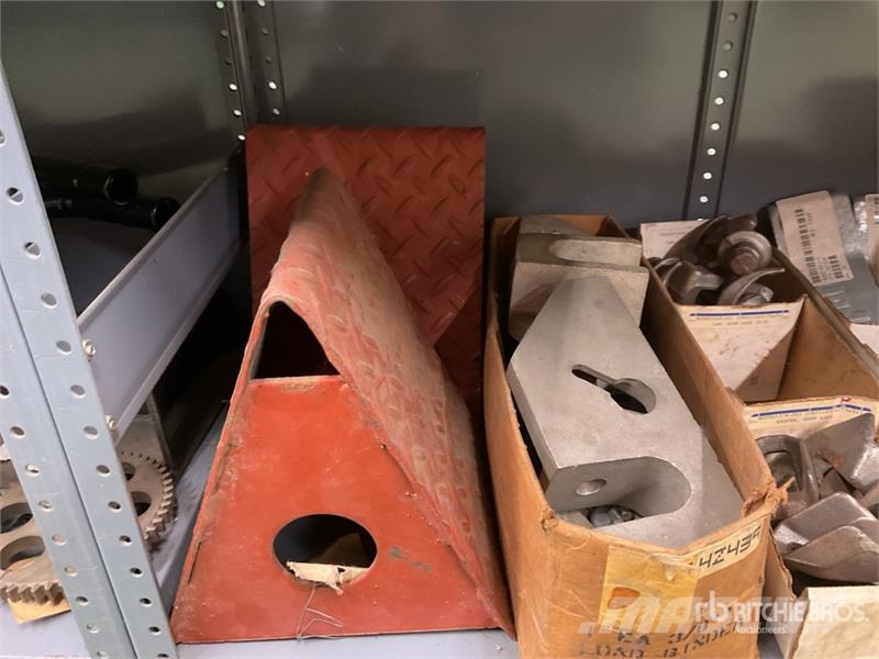 Quantity of Trailer Dolly Parts, Rollup Door Parts Andet tilbehør