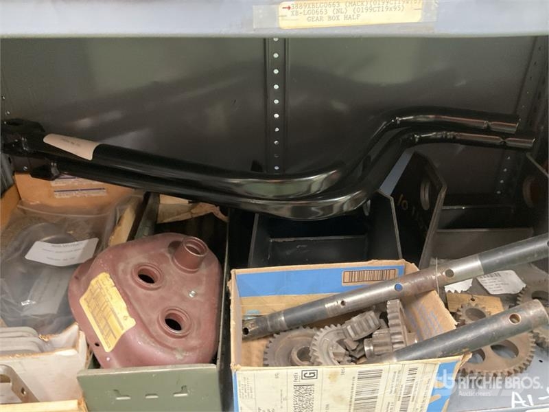 Quantity of Trailer Dolly Parts, Rollup Door Parts Andet tilbehør