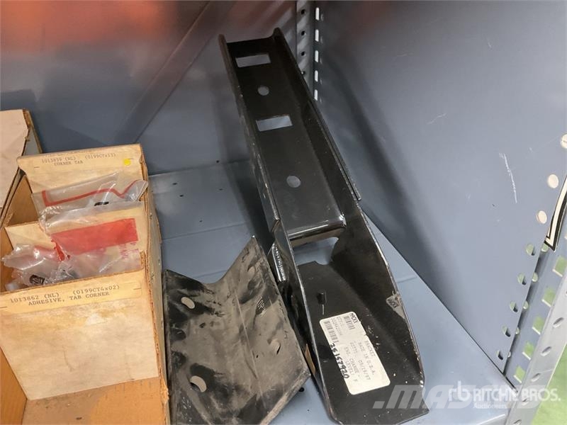 Quantity of Trailer Dolly Parts, Rollup Door Parts Andet tilbehør