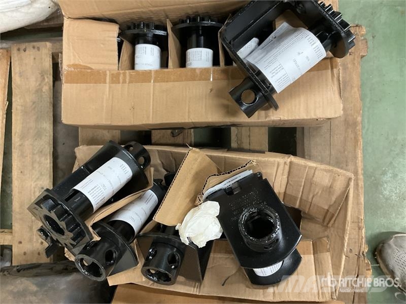  Quantity of Trailer Winches, Rollers and Tarp Drugi deli