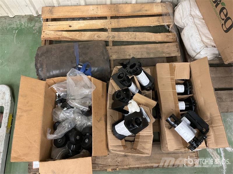  Quantity of Trailer Winches, Rollers and Tarp Drugi deli
