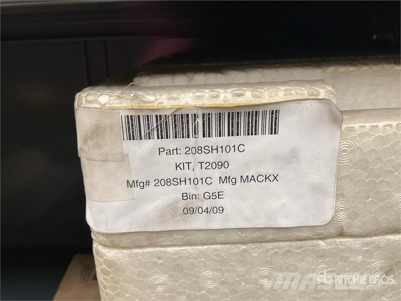  Quantity of Transmission Overhaul Kits w/Misc. Tra Коммерческий транспорт - Другие