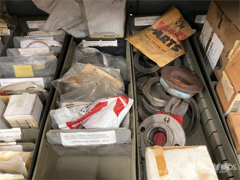  Quantity of Truck Drivetrain Parts Транспорт - Інші