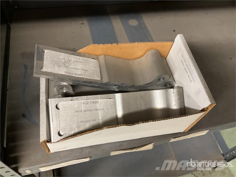 Quantity of U-Bolt Kits and Misc. Parts Drugi deli