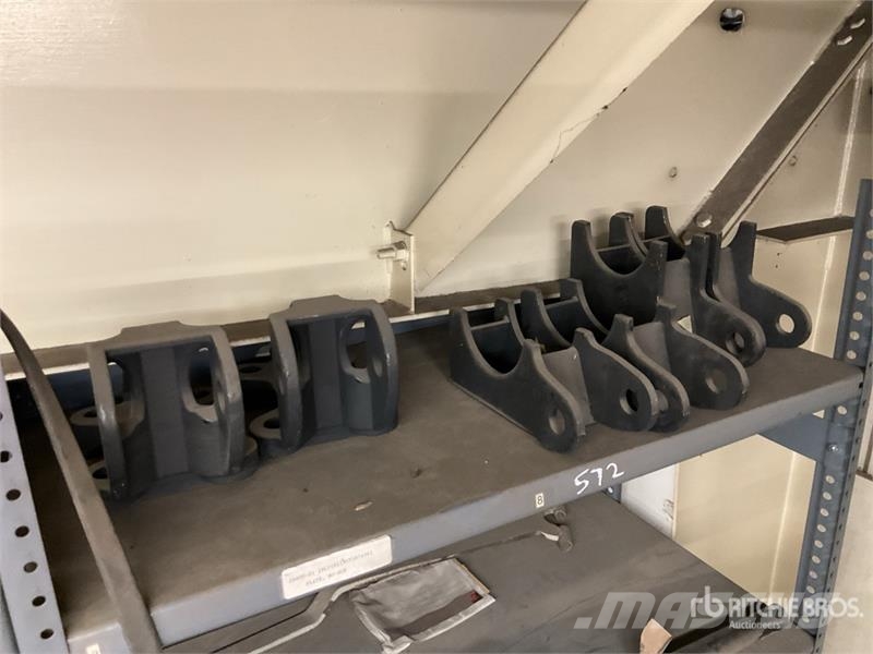 Quantity of U-Bolt Kits and Misc. Parts Drugi deli