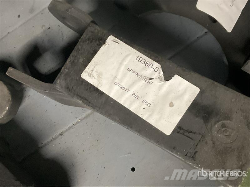  Quantity of U-bolt Kits, Hangers, Misc. Suspension 其他組件