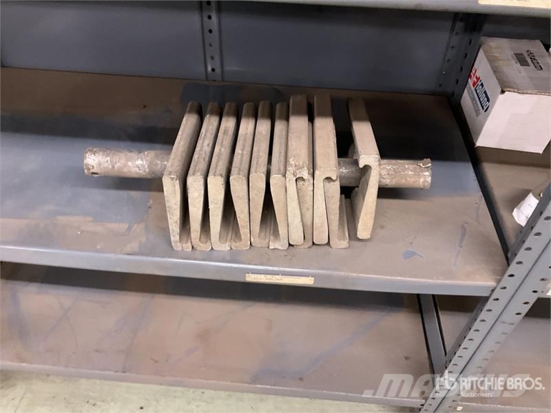 Quantity of U-Bolt Kits and Misc. Parts Drugi deli
