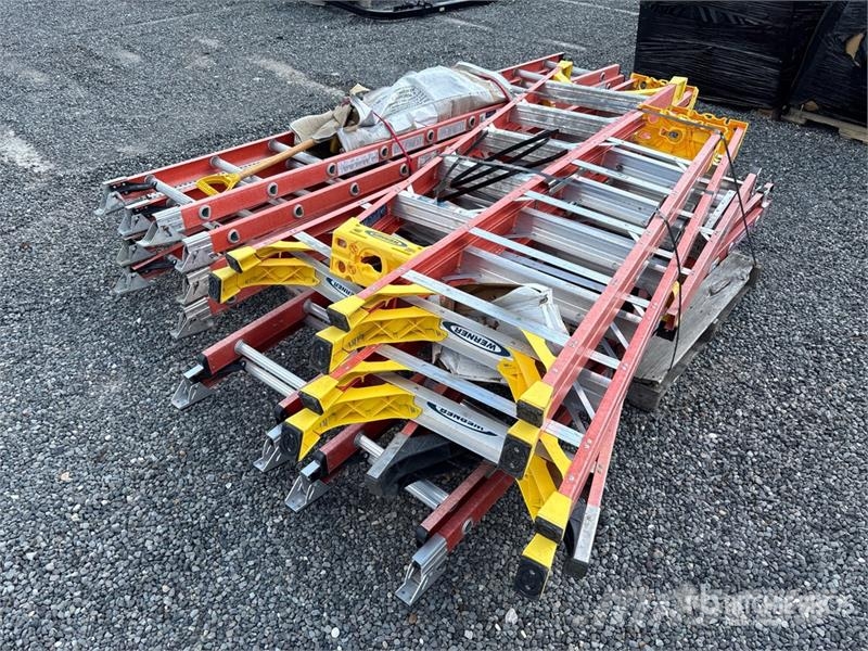 Quantity of Werner 4 ft- 10 ft Fiberglass Ladder Escadas e plataformas