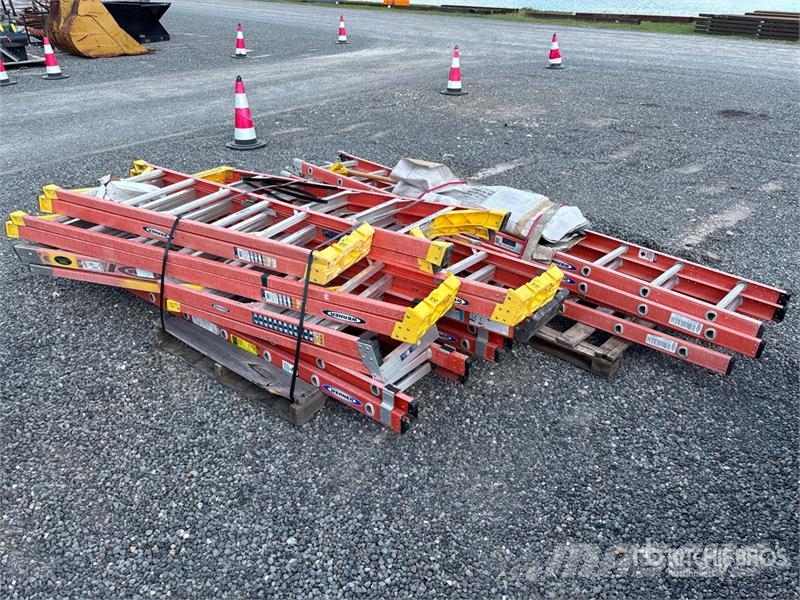 Quantity of Werner 4 ft- 10 ft Fiberglass Ladder Escadas e plataformas