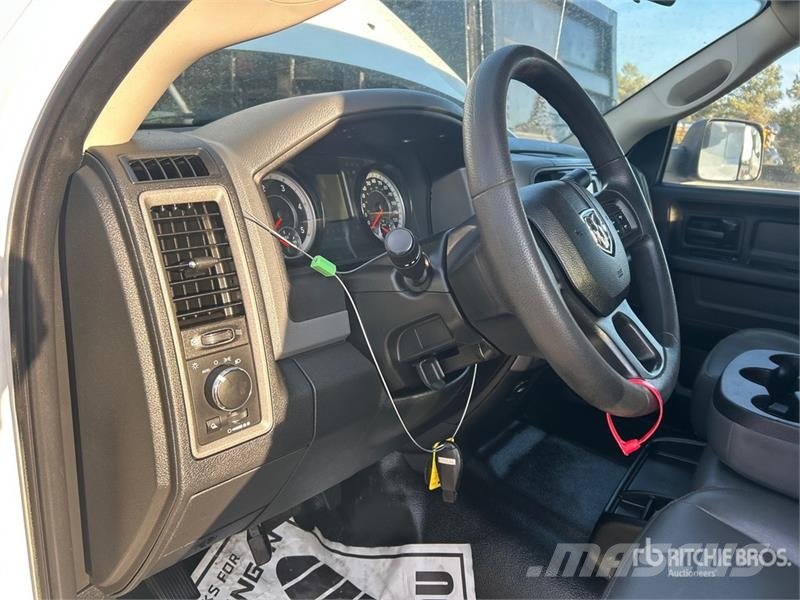 RAM 2500 Пикапи