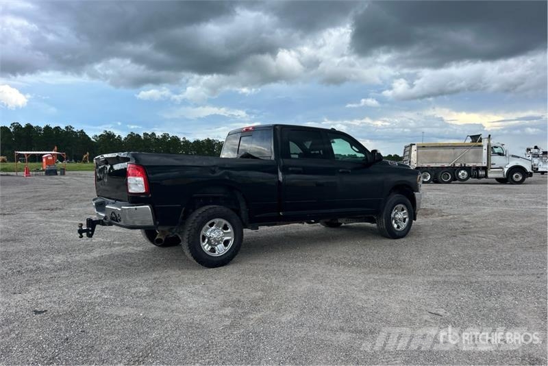 RAM 2500 4x4 Crew Cab Pickup Další
