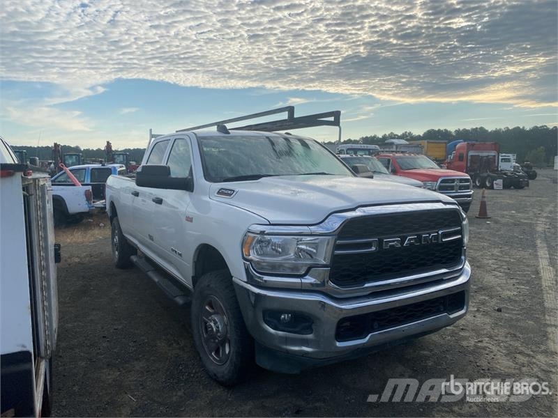RAM 2500 4x4 Crew Cab Pickup (Inoperable) أخرى