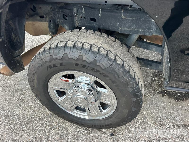 RAM 2500 4x4 Crew Cab Pickup Další