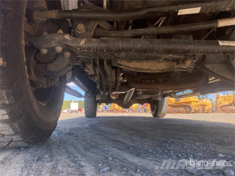 RAM 2500 4x4 Crew Cab Pickup Drugi