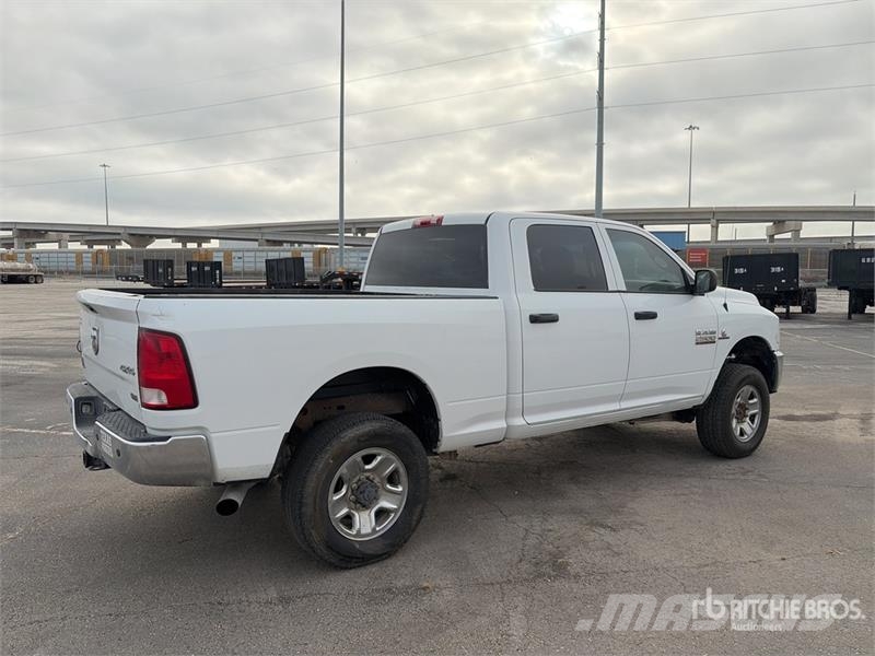 RAM 2500 4x4 Crew Cab Pickup Andere Transporter