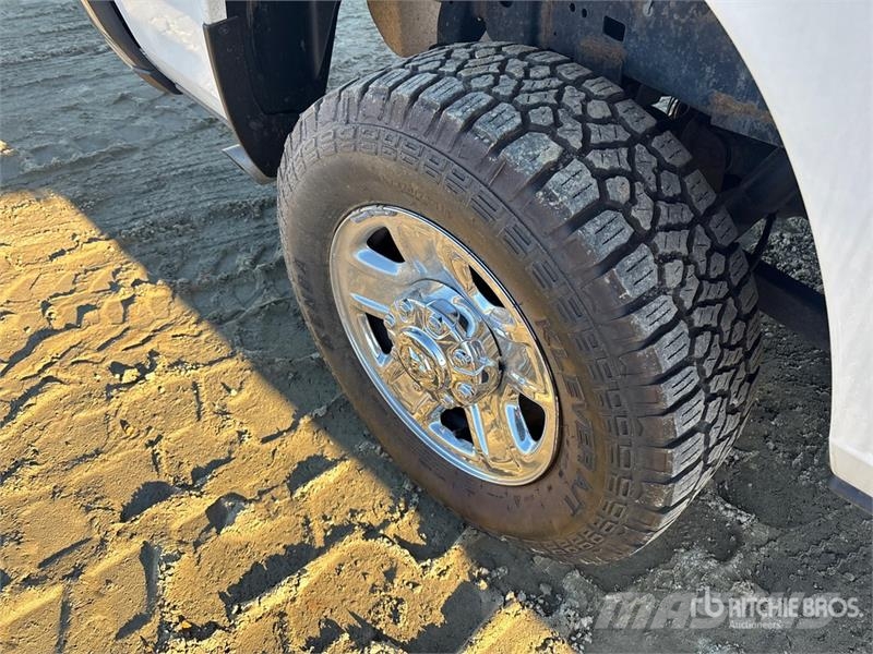 RAM 2500 4x4 Crew Cab Pickup Ostalo