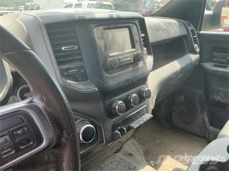RAM 2500 4x4 Crew Cab Pickup (Inoperable) Прочие фургоны