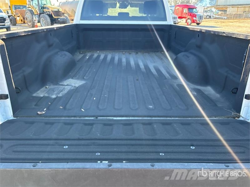RAM 2500 4x4 Crew Cab Pickup Ostalo