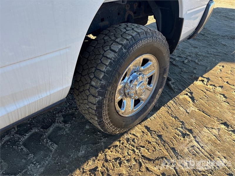 RAM 2500 4x4 Crew Cab Pickup Ostalo