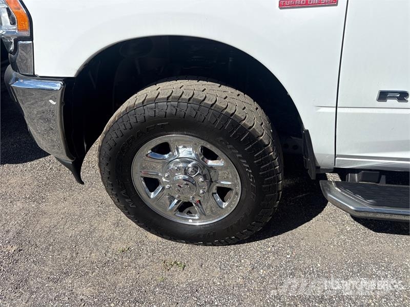 RAM 2500 4x4 Crew Cab Pickup Ostalo