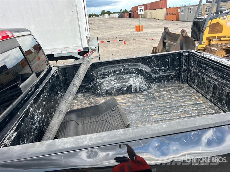 RAM 2500 4x4 Crew Cab Pickup Další