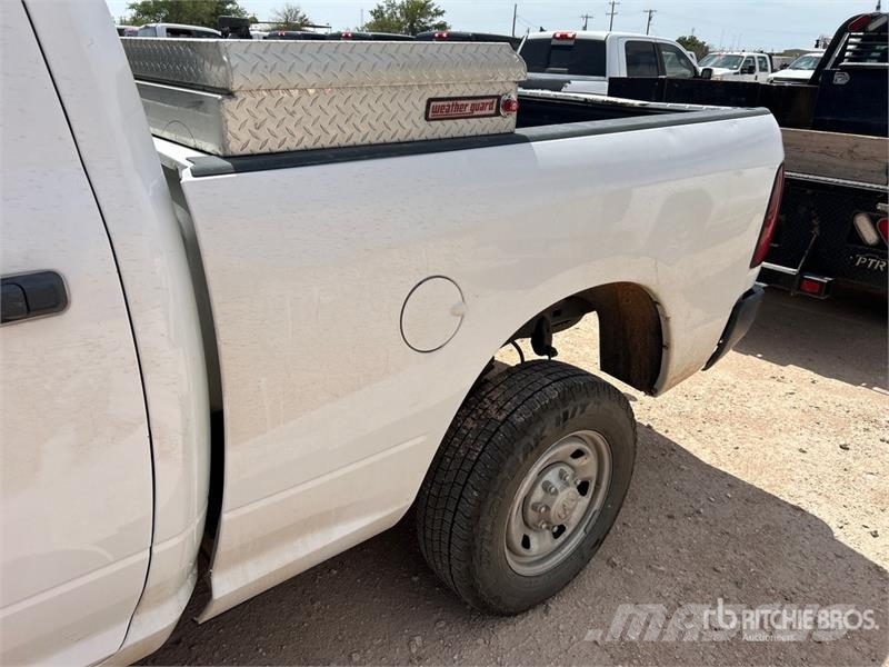 RAM 2500 4x4 Crew Cab Pickup Прочие фургоны