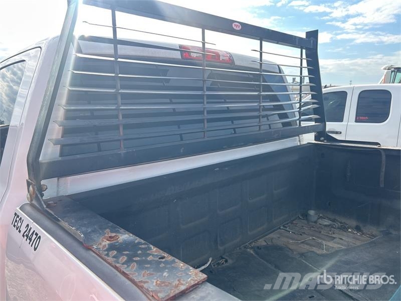 RAM 2500 4x4 Crew Cab Pickup Drugi