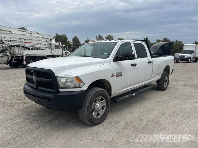 RAM 2500 4x4 Crew Cab Pickup Andere Transporter
