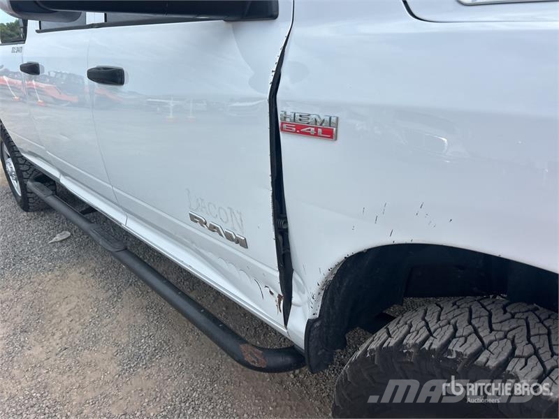 RAM 2500 4x4 Crew Cab Pickup Drugi