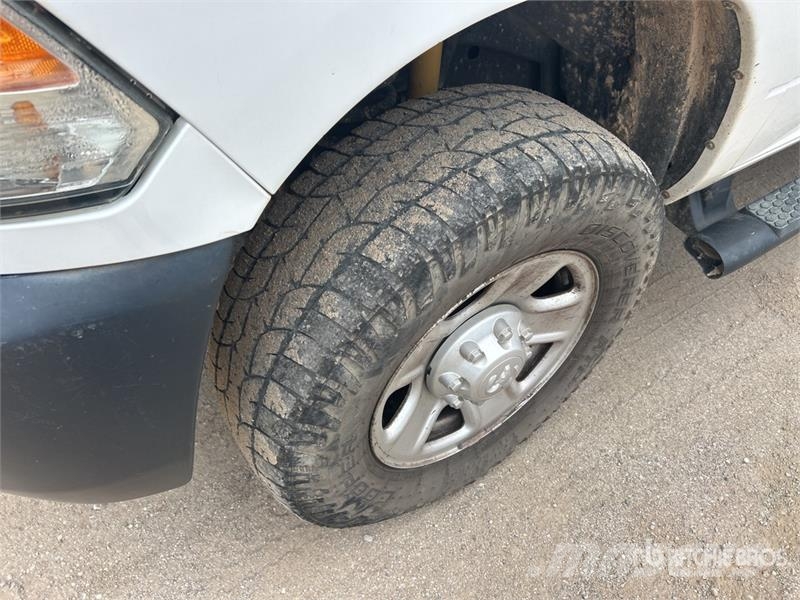RAM 2500 4x4 Crew Cab Pickup Andere Transporter