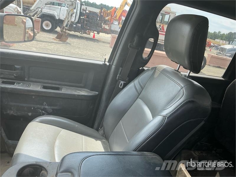 RAM 2500 4x4 Crew Cab Pickup (Inoperable) Прочие фургоны