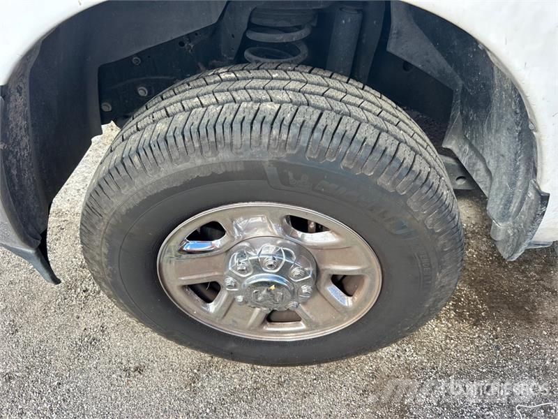RAM 2500 4x4 Crew Cab Pickup (Inoperable) Kita
