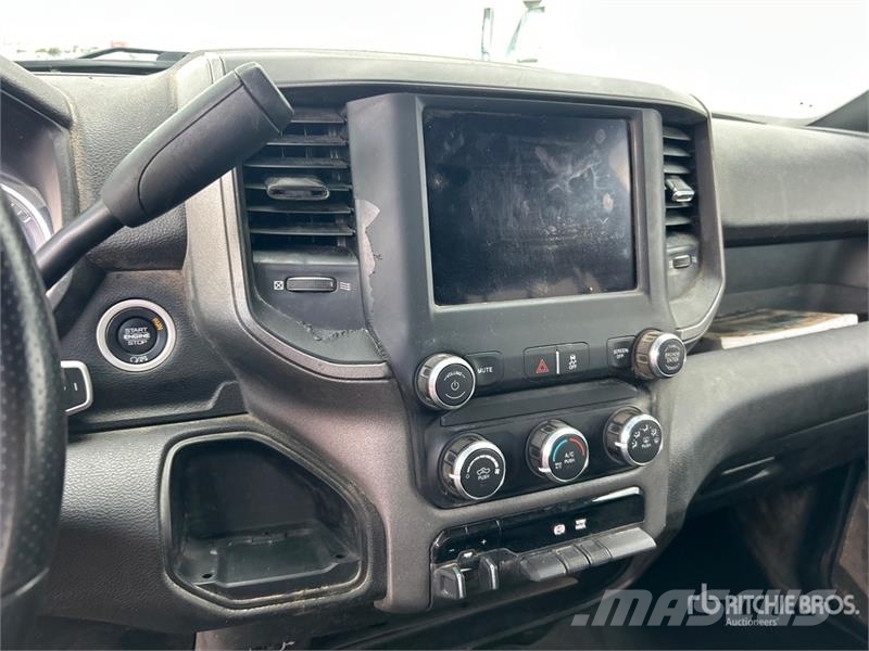 RAM 2500 4x4 Crew Cab Pickup Další