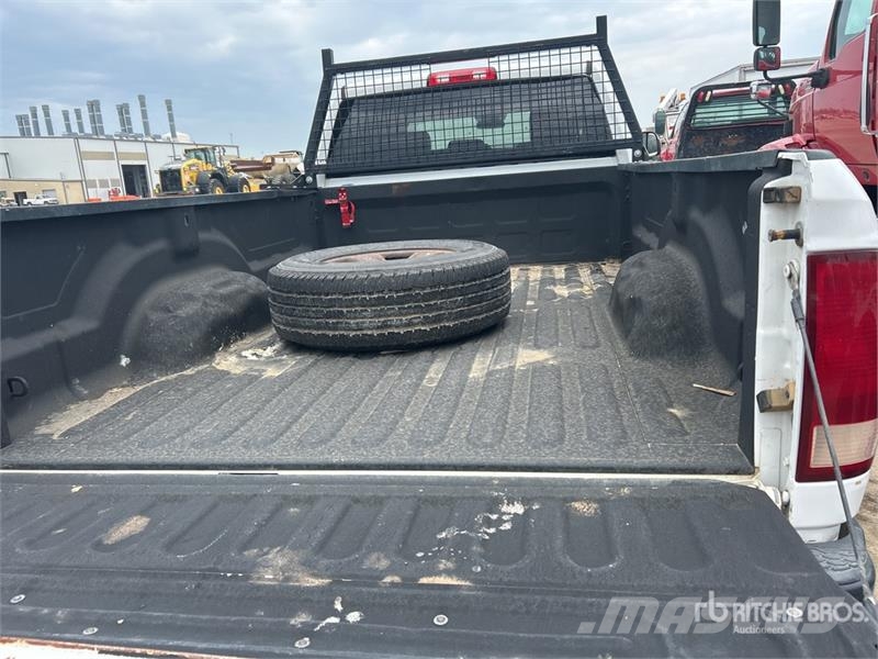 RAM 2500 4x4 Crew Cab Pickup Andere Transporter