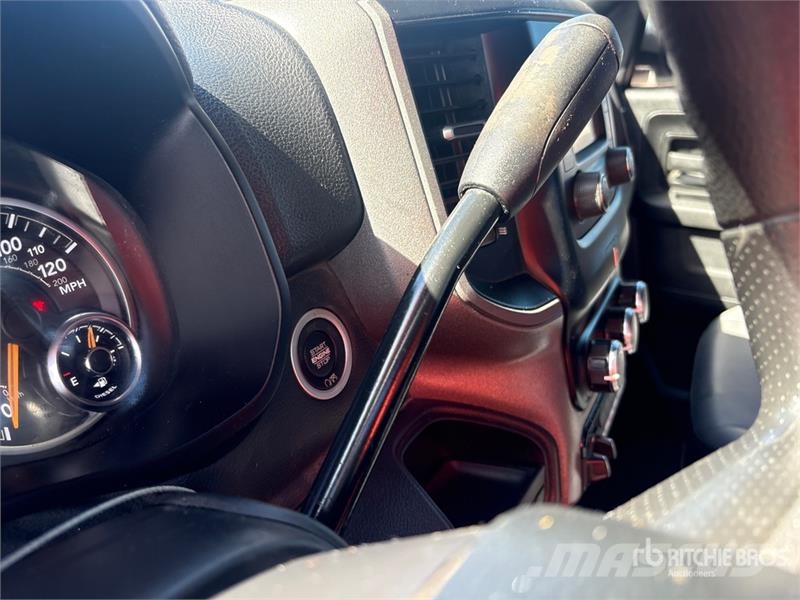 RAM 2500 4x4 Crew Cab Pickup Ostalo