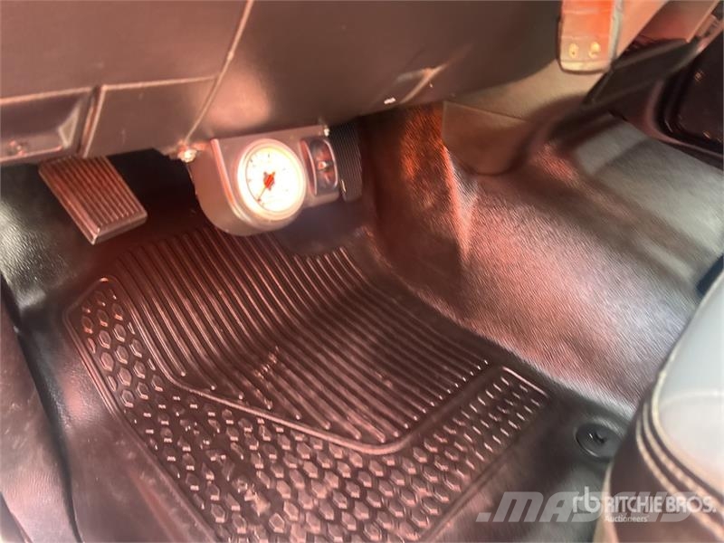 RAM 2500 4x4 Crew Cab Pickup Drugi