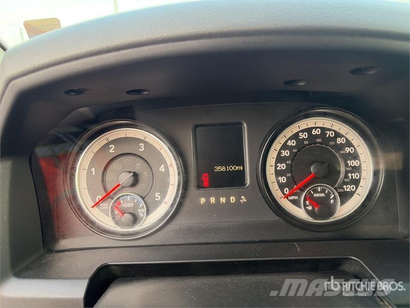 RAM 2500 4x4 Crew Cab Pickup Andere Transporter