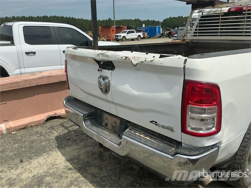 RAM 2500 4x4 Crew Cab Pickup (Inoperable) Прочие фургоны