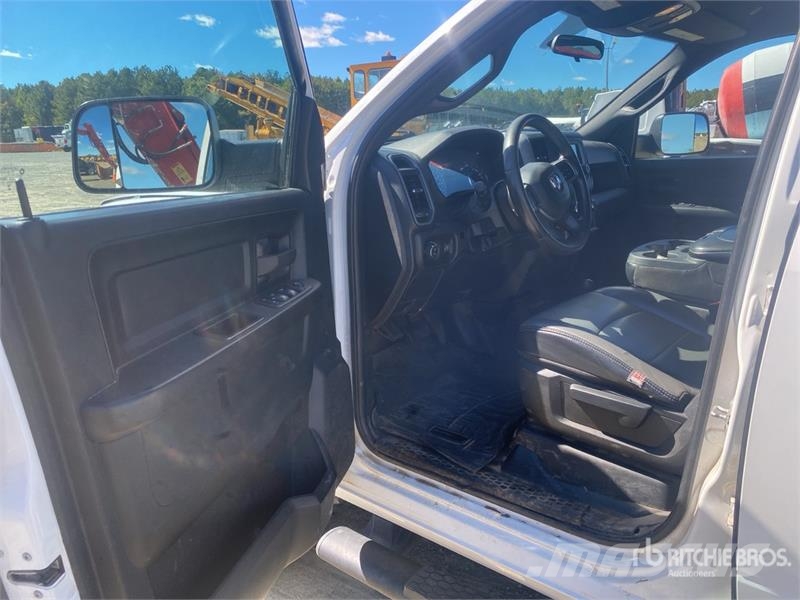RAM 2500 4x4 Crew Cab Pickup Drugi