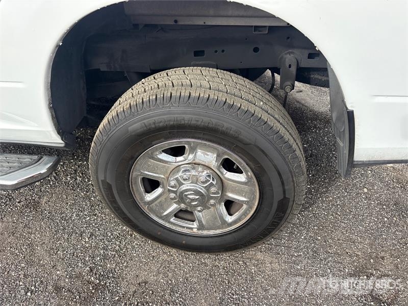 RAM 2500 4x4 Crew Cab Pickup Ostalo