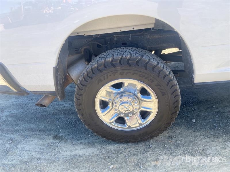 RAM 2500 4x4 Crew Cab Pickup Drugi