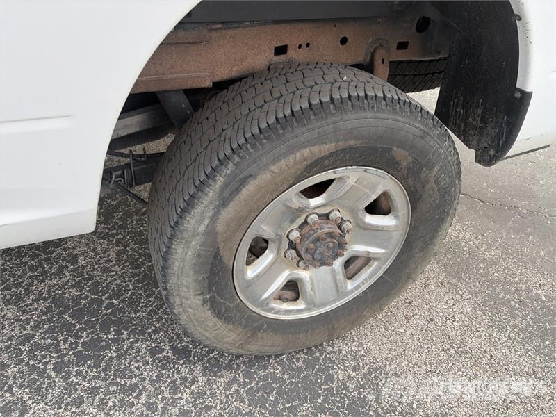 RAM 2500 4x4 Crew Cab Pickup Andere Transporter