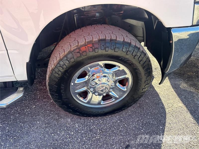 RAM 2500 4x4 Crew Cab Pickup Ostalo