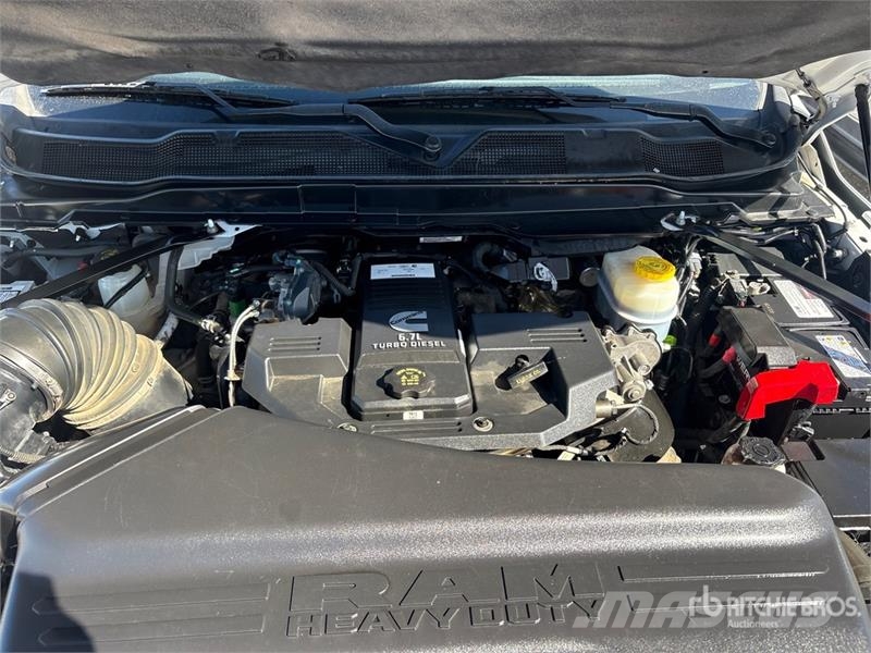 RAM 2500 4x4 Crew Cab Pickup Ostalo